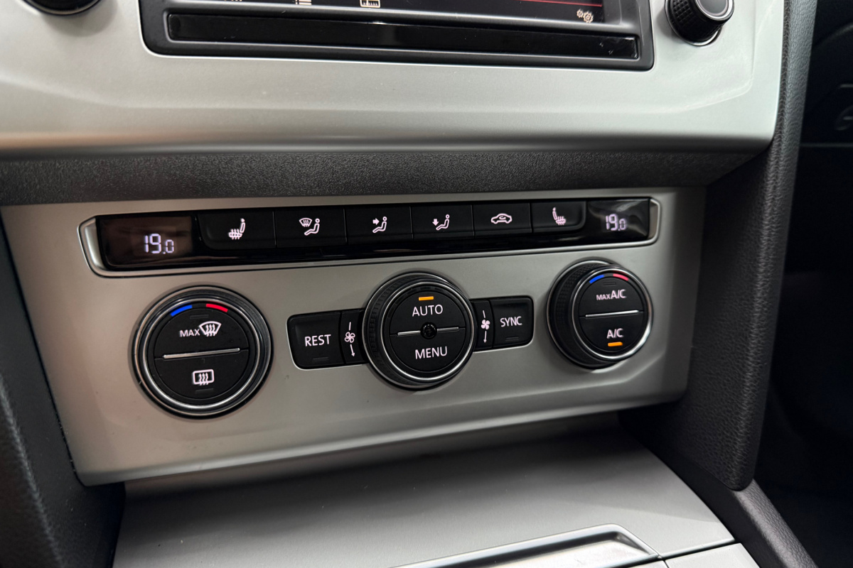 Ponuka vozidiel / Volkswagen Passat 2.0 TDI BMT Comfortline DSG - video