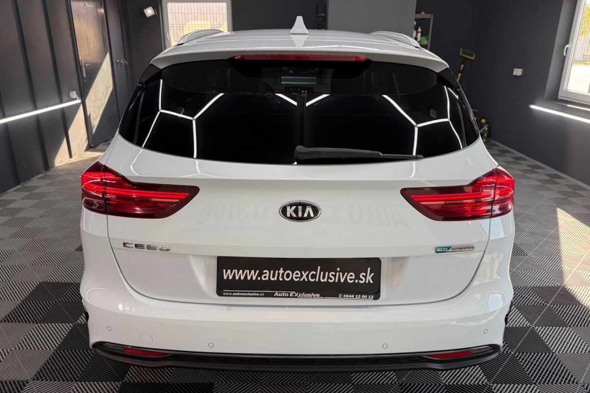 Ponuka vozidiel / Kia Ceed SW 1.6 CRDi MHEV Gold A/T - video