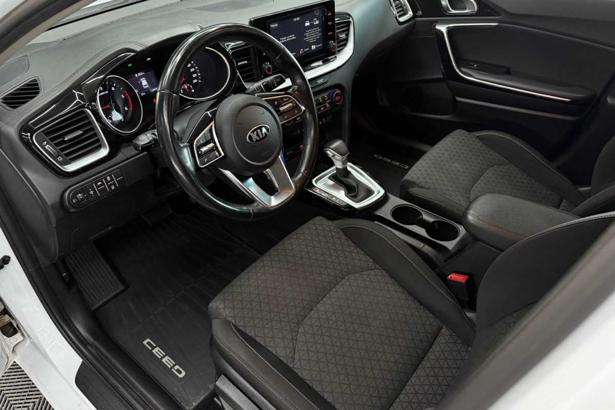 Ponuka vozidiel / Kia Ceed SW 1.6 CRDi MHEV Gold A/T - video