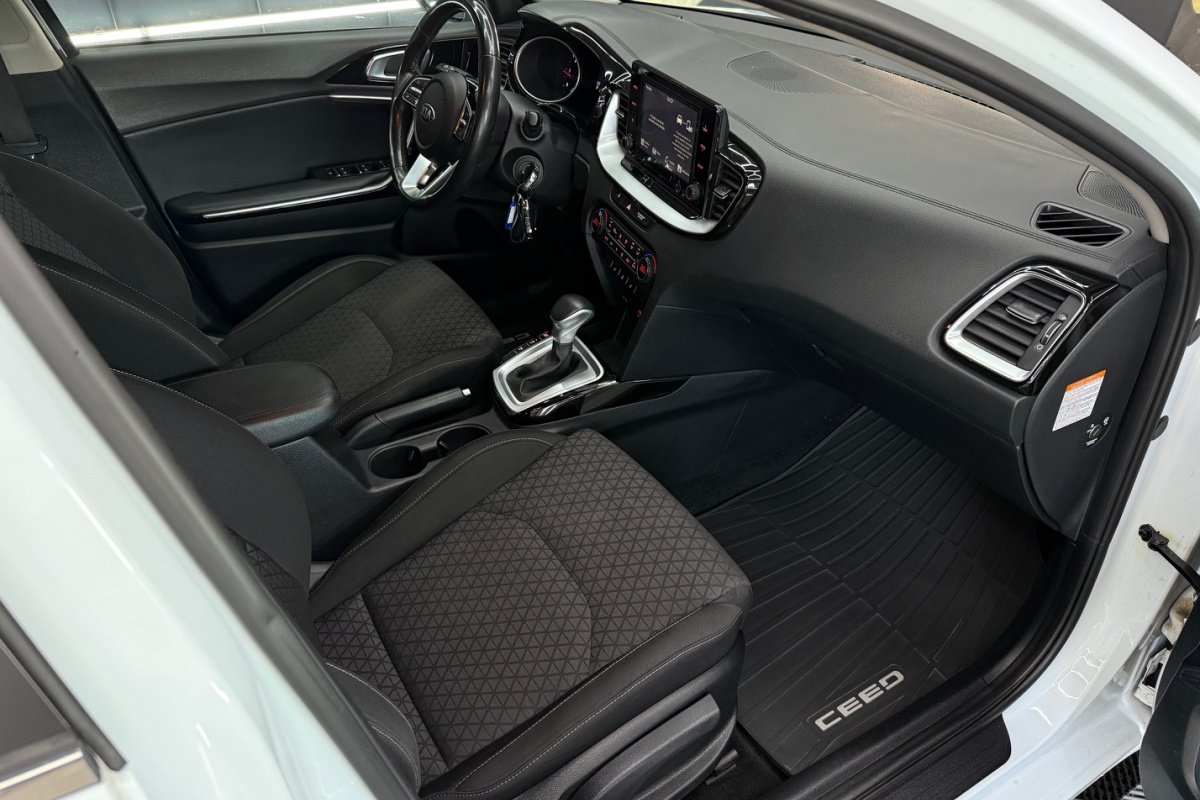 Ponuka vozidiel / Kia Ceed SW 1.6 CRDi MHEV Gold A/T - video