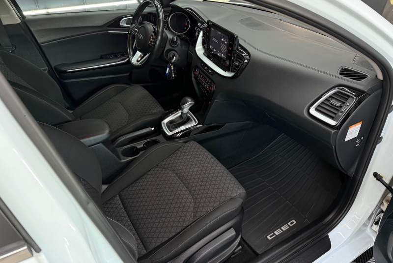  Ponuka vozidiel / Kia Ceed SW 1.6 CRDi MHEV Gold A/T - video