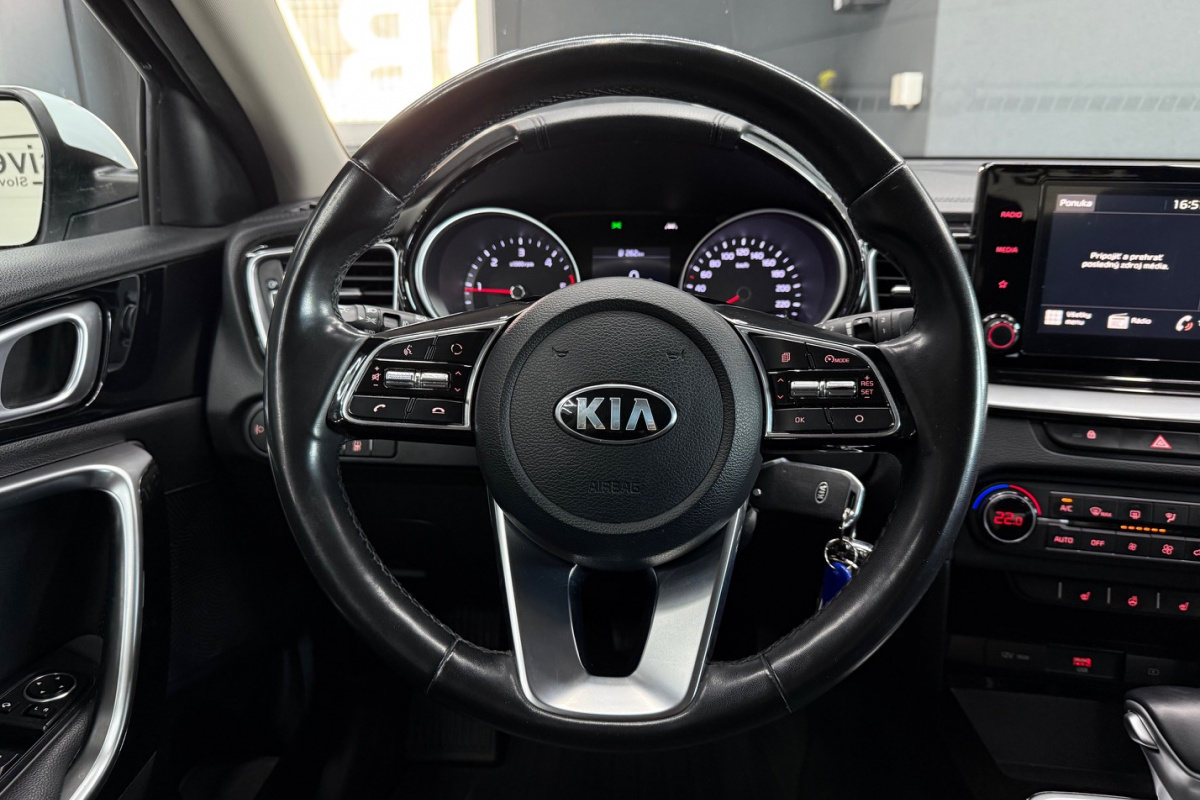 Ponuka vozidiel / Kia Ceed SW 1.6 CRDi MHEV Gold A/T - video
