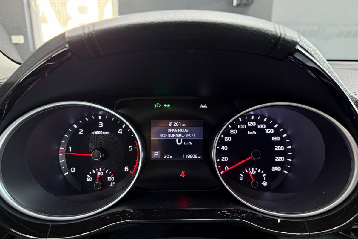 Ponuka vozidiel / Kia Ceed SW 1.6 CRDi MHEV Gold A/T - video