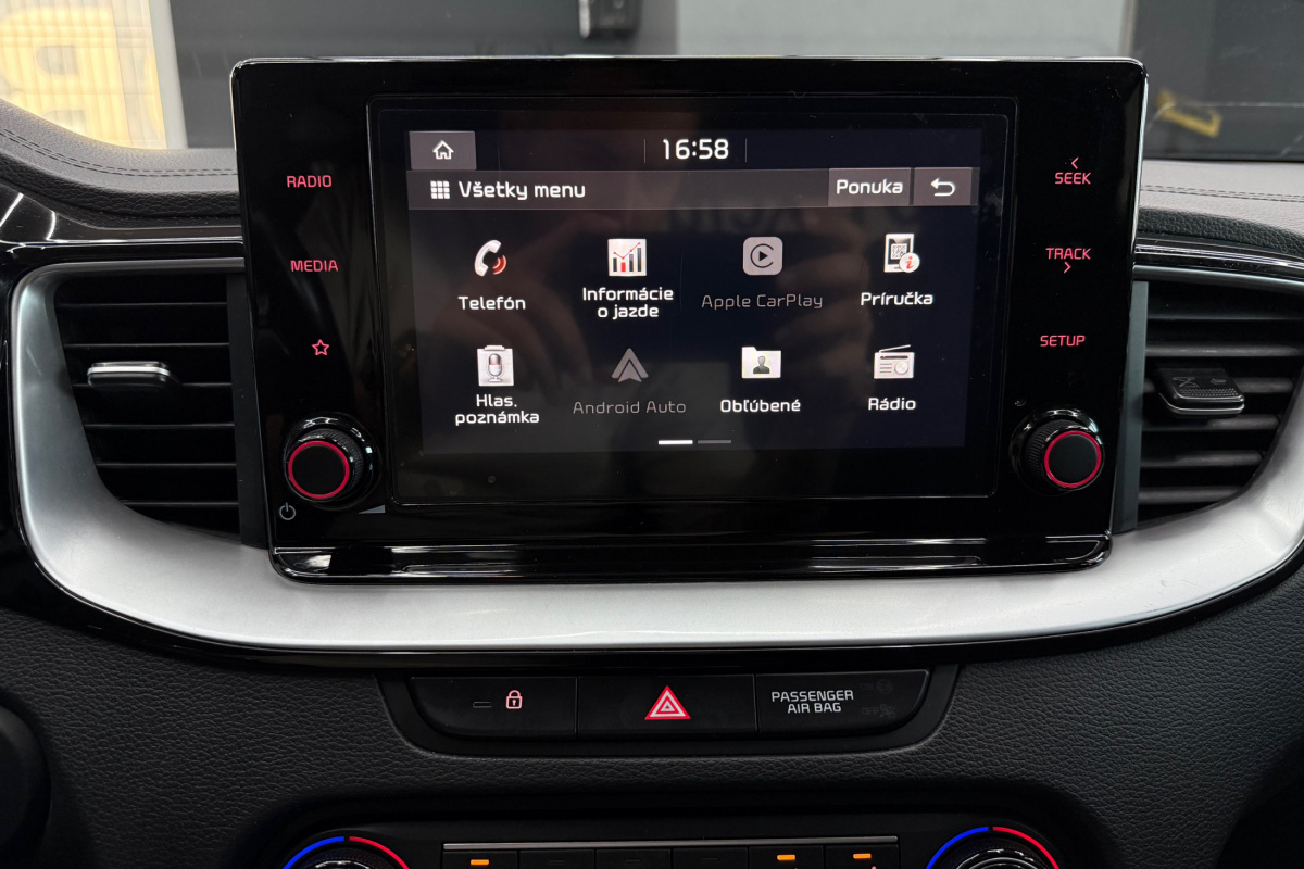Ponuka vozidiel / Kia Ceed SW 1.6 CRDi MHEV Gold A/T - video