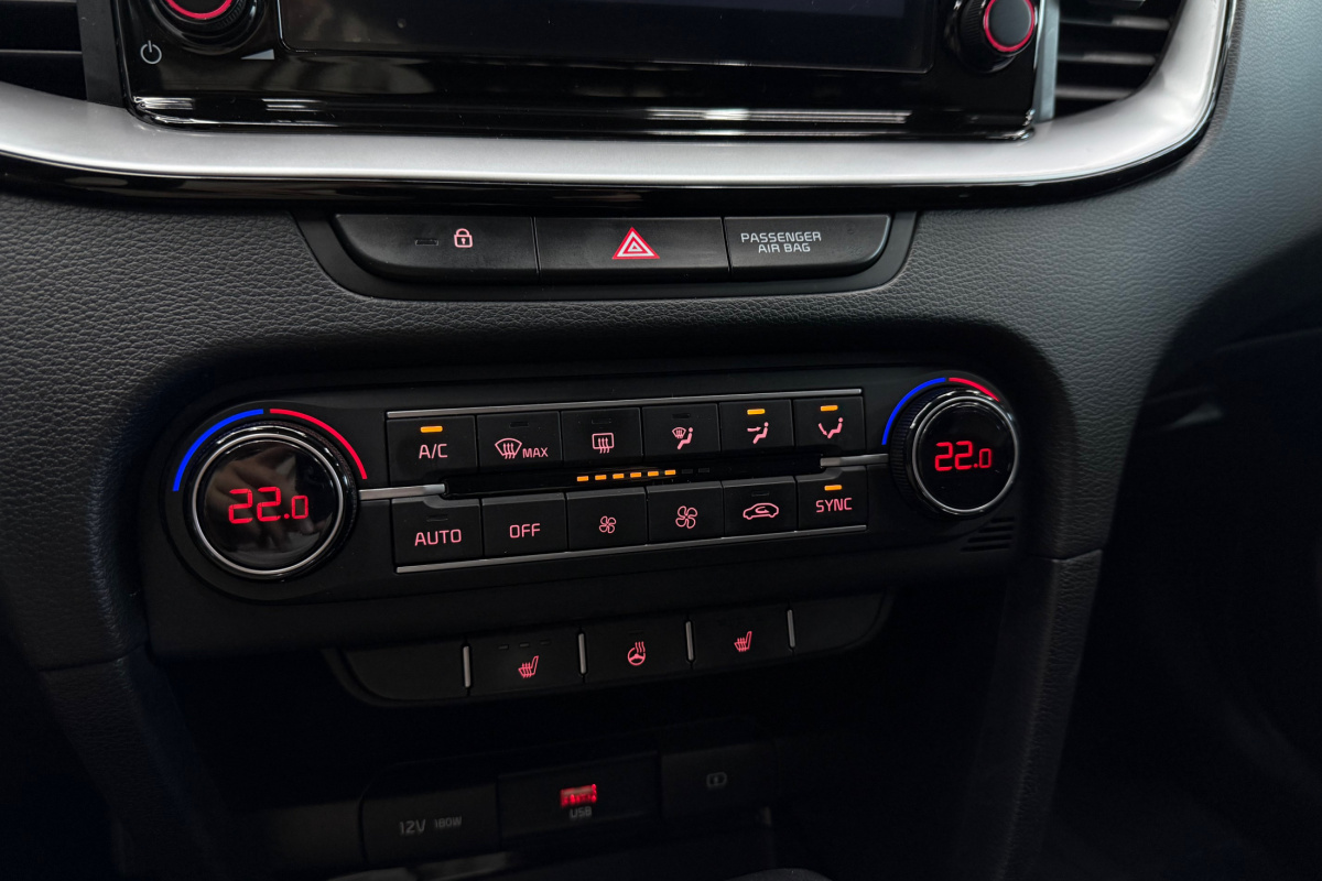 Ponuka vozidiel / Kia Ceed SW 1.6 CRDi MHEV Gold A/T - video