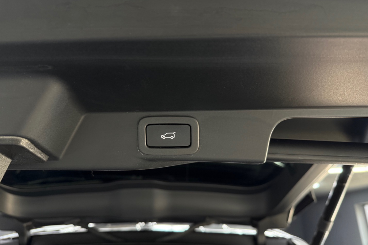 Ponuka vozidiel / Land Rover Range Rover Sport 3.0 SDV6 HSE - video