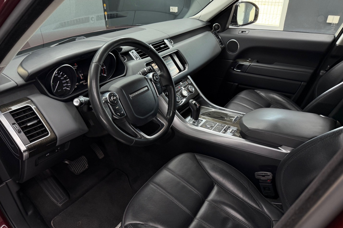 Ponuka vozidiel / Land Rover Range Rover Sport 3.0 SDV6 HSE - video