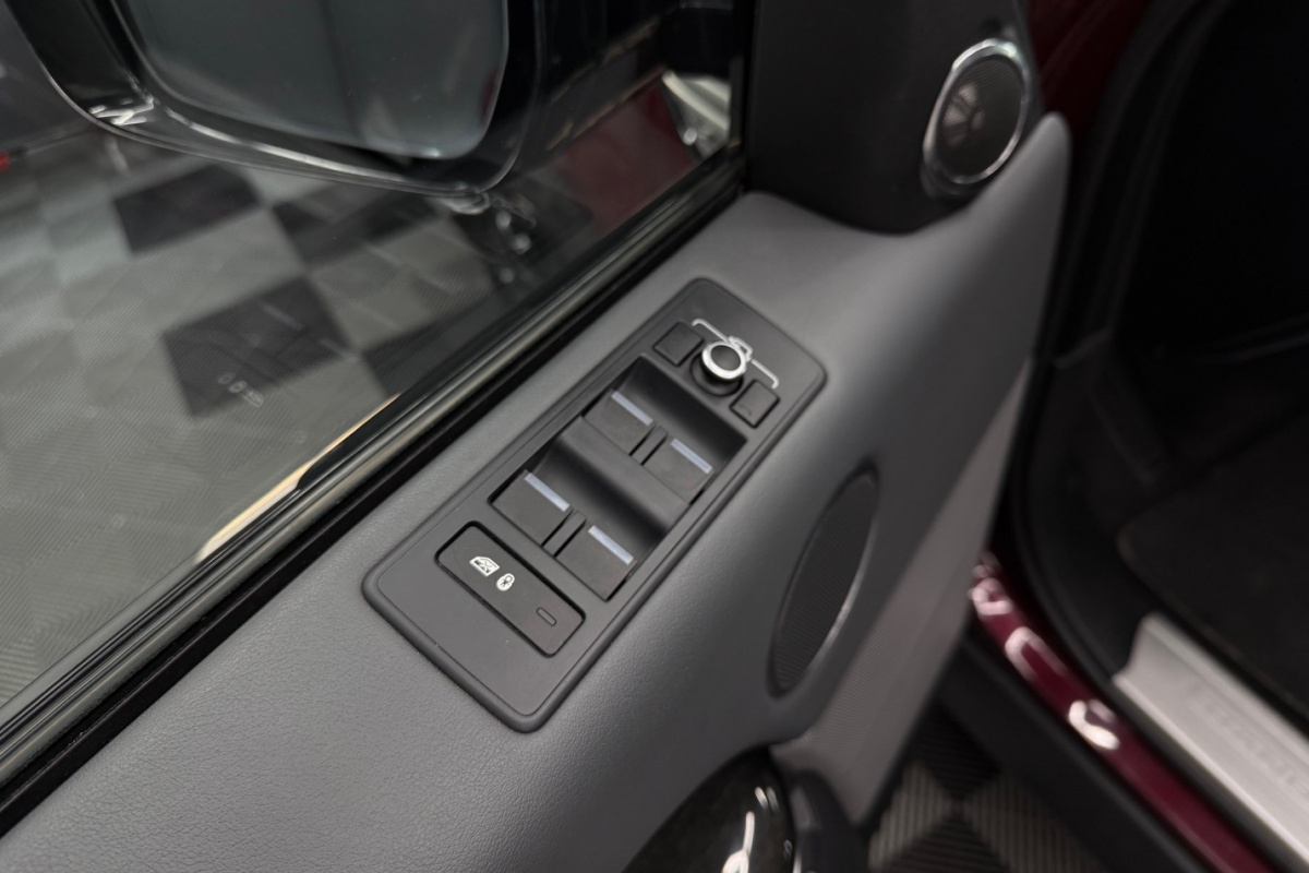 Ponuka vozidiel / Land Rover Range Rover Sport 3.0 SDV6 HSE - video