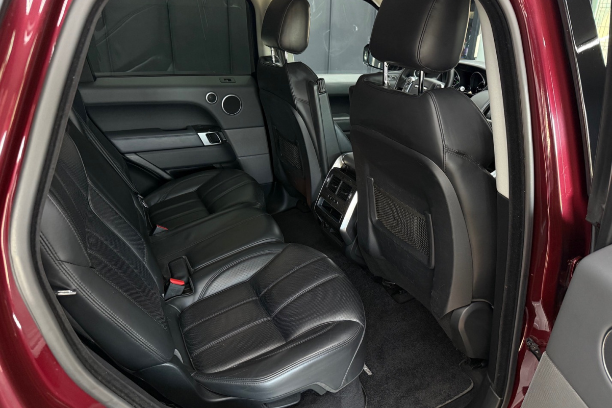 Ponuka vozidiel / Land Rover Range Rover Sport 3.0 SDV6 HSE - video