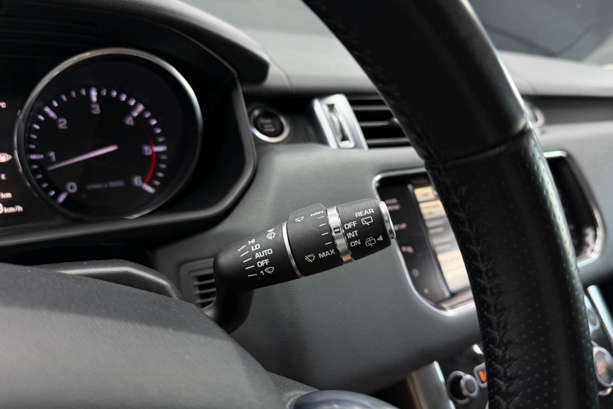 Ponuka vozidiel / Land Rover Range Rover Sport 3.0 SDV6 HSE - video