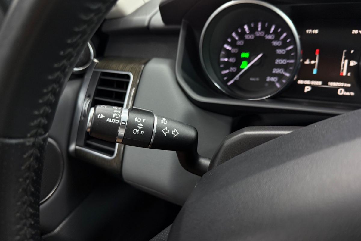 Ponuka vozidiel / Land Rover Range Rover Sport 3.0 SDV6 HSE - video