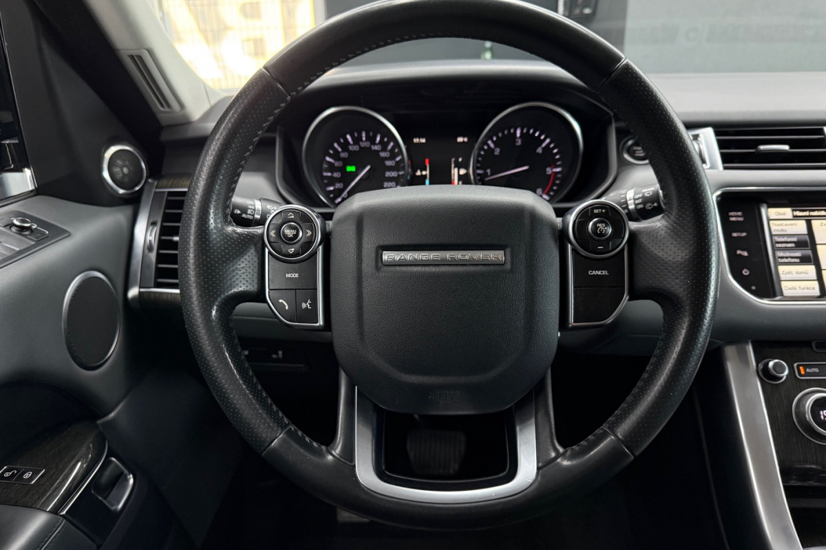 Ponuka vozidiel / Land Rover Range Rover Sport 3.0 SDV6 HSE - video