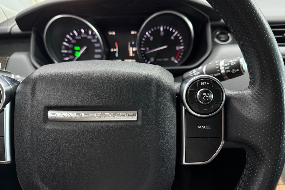 Ponuka vozidiel / Land Rover Range Rover Sport 3.0 SDV6 HSE - video