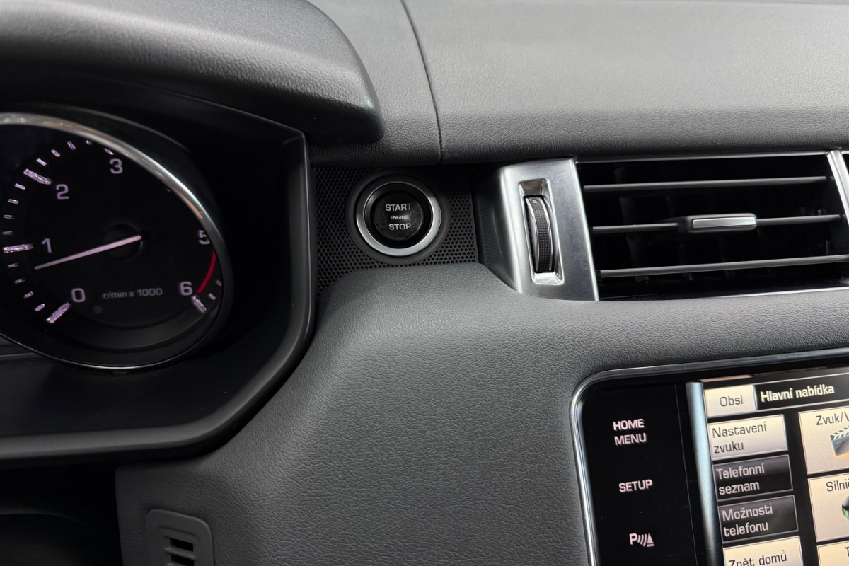 Ponuka vozidiel / Land Rover Range Rover Sport 3.0 SDV6 HSE - video