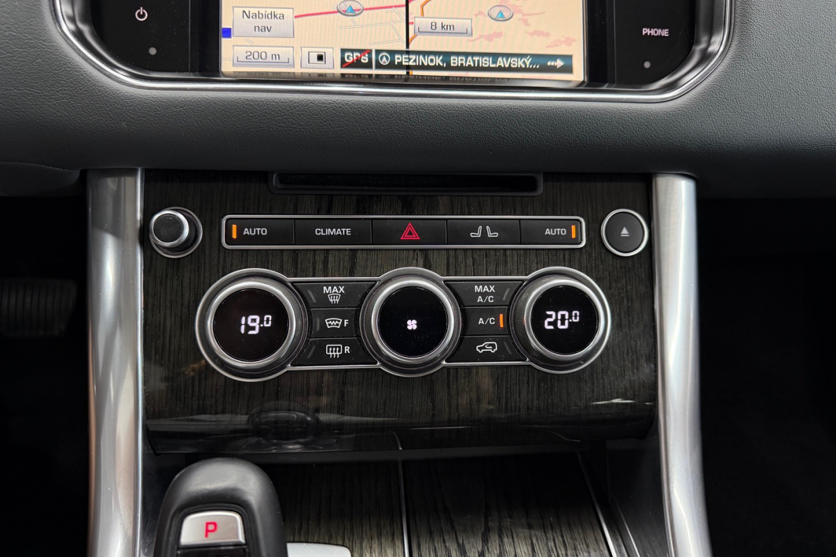 Ponuka vozidiel / Land Rover Range Rover Sport 3.0 SDV6 HSE - video