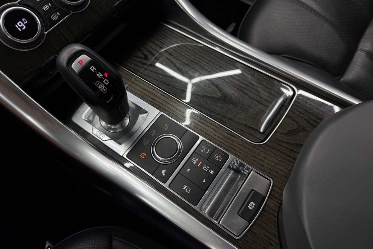 Ponuka vozidiel / Land Rover Range Rover Sport 3.0 SDV6 HSE - video