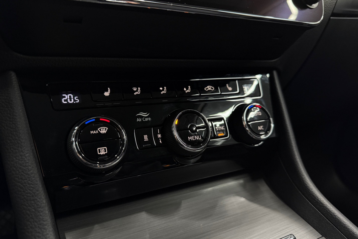 Ponuka vozidiel / Škoda Superb 2.0 TSI Style DSG - video