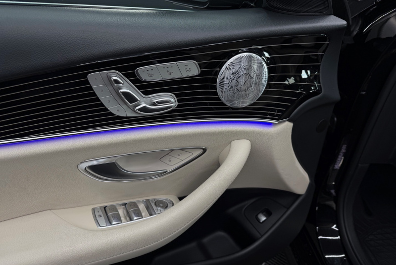  Ponuka vozidiel / Mercedes-Benz E trieda Sedan 300 EQ Power Plug-in-Hybrid - video