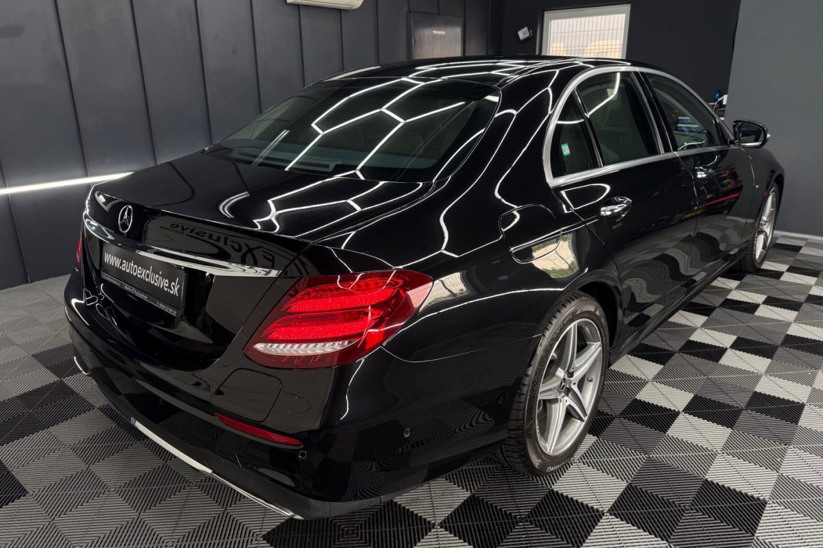 Ponuka vozidiel / Mercedes-Benz E trieda Sedan 300 EQ Power Plug-in-Hybrid - video