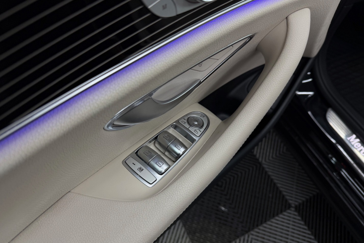 Ponuka vozidiel / Mercedes-Benz E trieda Sedan 300 EQ Power Plug-in-Hybrid - video