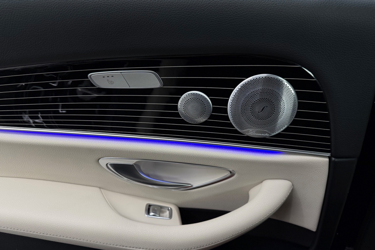 Ponuka vozidiel / Mercedes-Benz E trieda Sedan 300 EQ Power Plug-in-Hybrid - video