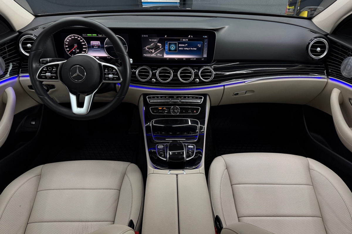 Ponuka vozidiel / Mercedes-Benz E trieda Sedan 300 EQ Power Plug-in-Hybrid - video