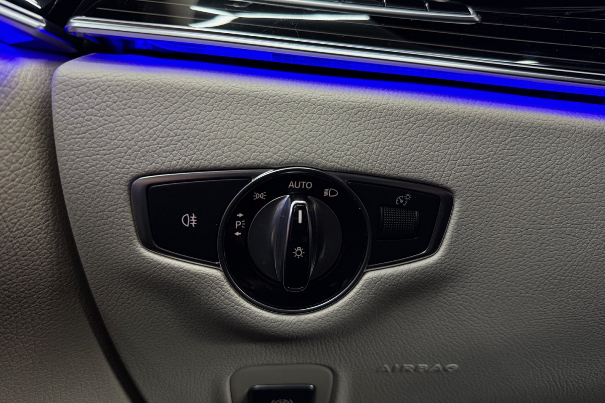 Ponuka vozidiel / Mercedes-Benz E trieda Sedan 300 EQ Power Plug-in-Hybrid - video