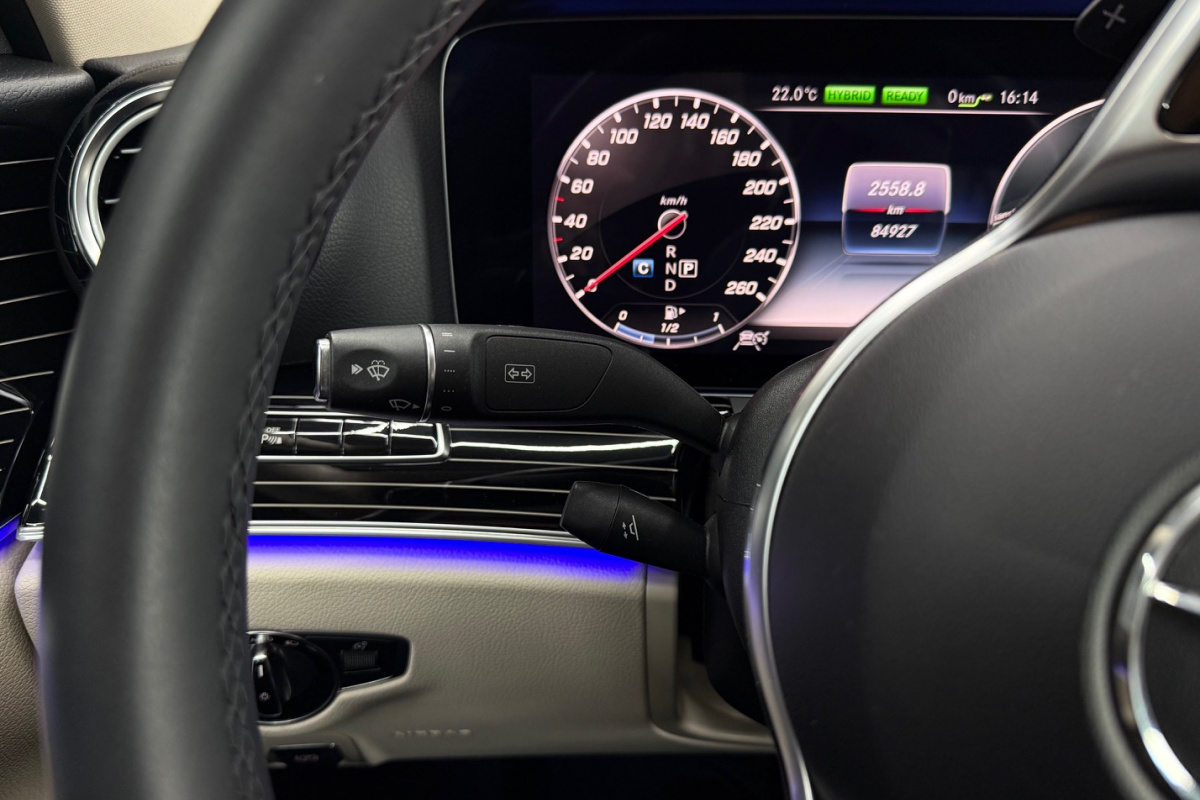 Ponuka vozidiel / Mercedes-Benz E trieda Sedan 300 EQ Power Plug-in-Hybrid - video