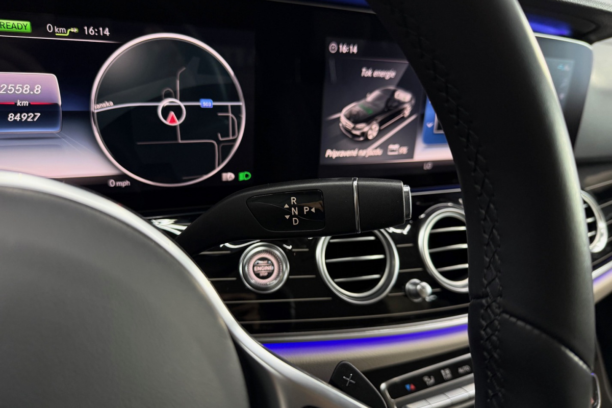 Ponuka vozidiel / Mercedes-Benz E trieda Sedan 300 EQ Power Plug-in-Hybrid - video
