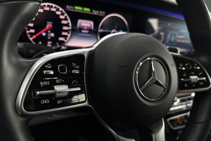  Ponuka vozidiel / Mercedes-Benz E trieda Sedan 300 EQ Power Plug-in-Hybrid - video