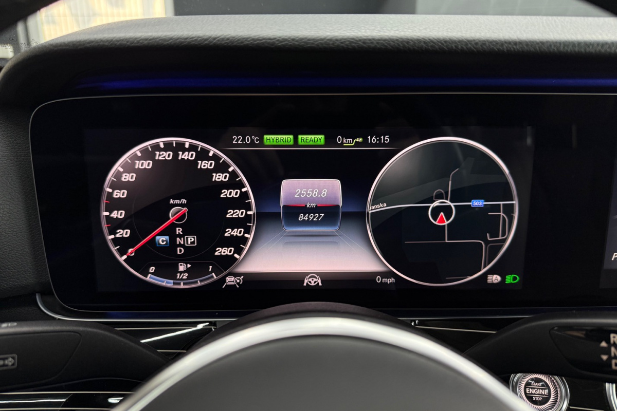 Ponuka vozidiel / Mercedes-Benz E trieda Sedan 300 EQ Power Plug-in-Hybrid - video