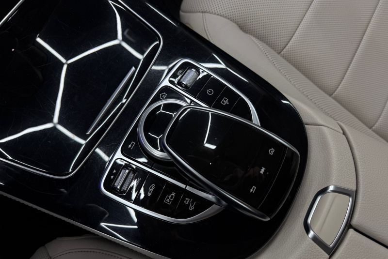  Ponuka vozidiel / Mercedes-Benz E trieda Sedan 300 EQ Power Plug-in-Hybrid - video