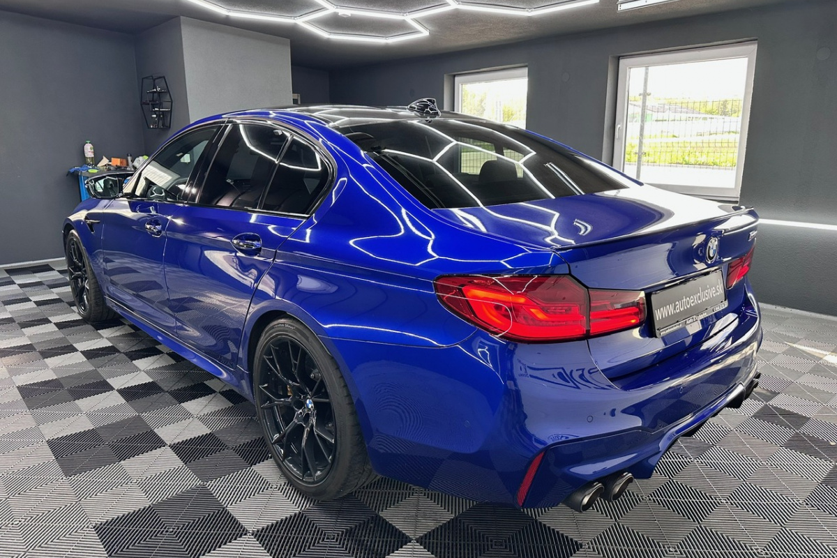 Ponuka vozidiel / BMW M5 Akrapovič , Keramické brzdy , Carbon - video