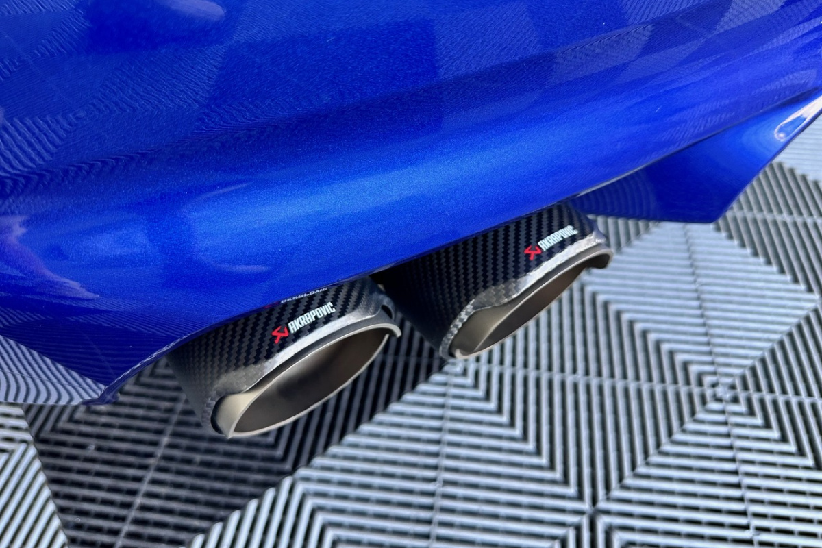 Ponuka vozidiel / BMW M5 Akrapovič , Keramické brzdy , Carbon - video