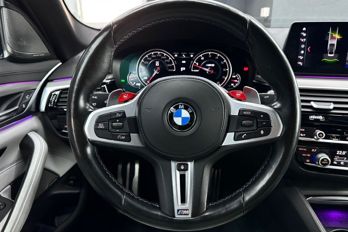 Ponuka vozidiel / BMW M5 Akrapovič , Keramické brzdy , Carbon - video