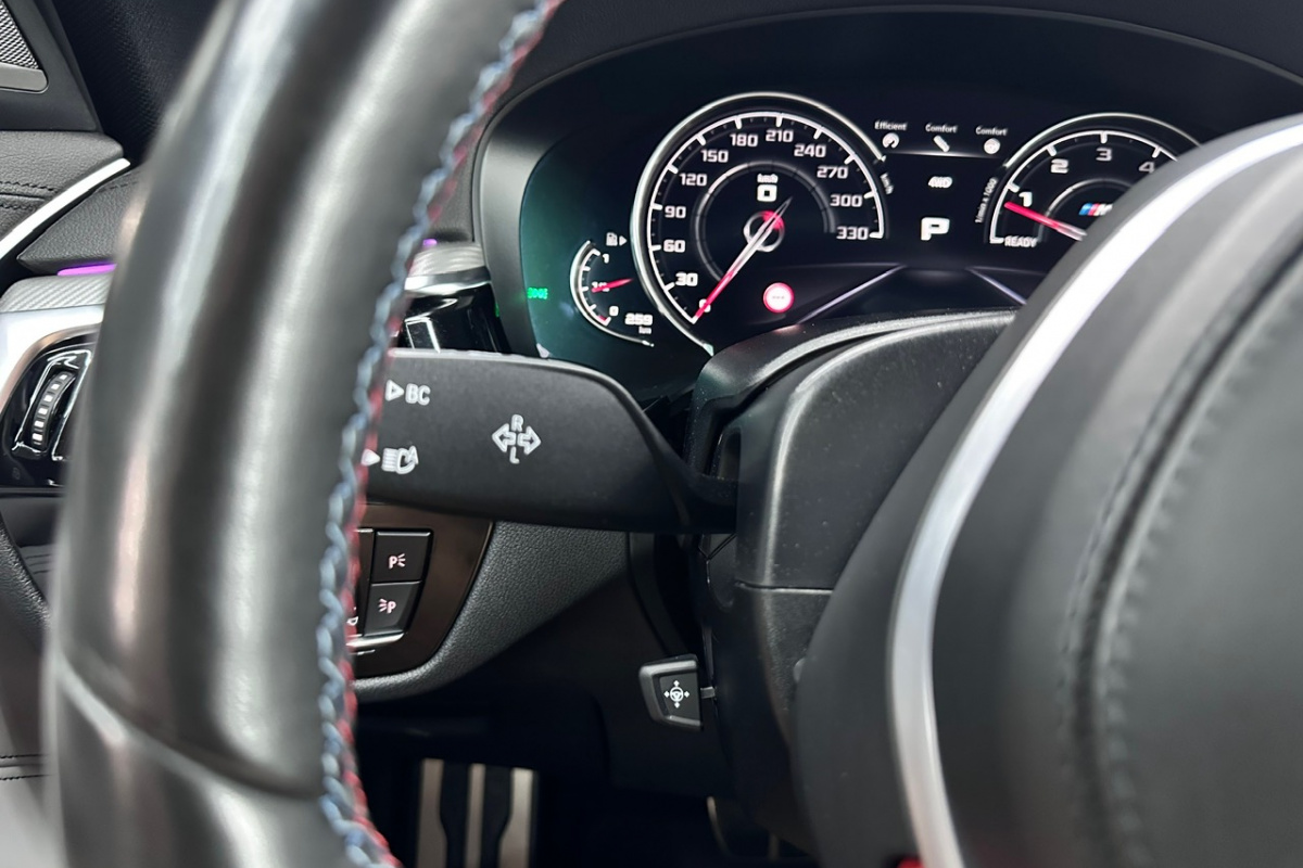 Ponuka vozidiel / BMW M5 Akrapovič , Keramické brzdy , Carbon - video