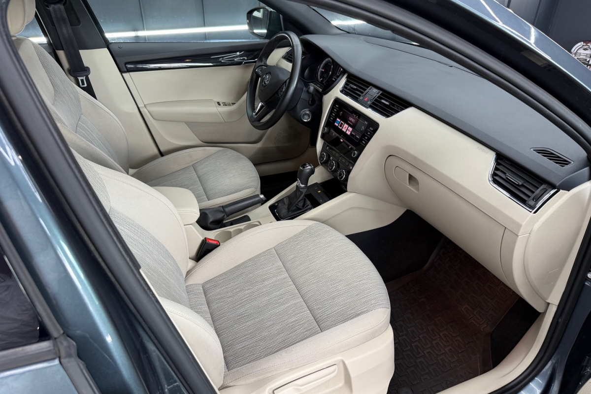 Ponuka vozidiel / Škoda Octavia Combi 2.0 TDI Ambition DSG - video