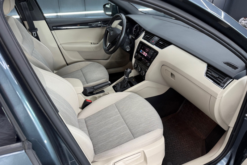  Ponuka vozidiel / Škoda Octavia Combi 2.0 TDI Ambition DSG - video