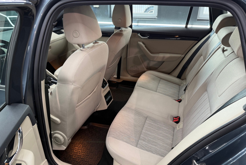  Ponuka vozidiel / Škoda Octavia Combi 2.0 TDI Ambition DSG - video