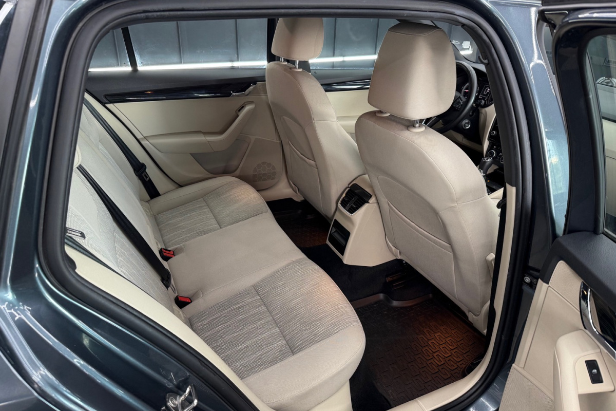Ponuka vozidiel / Škoda Octavia Combi 2.0 TDI Ambition DSG - video