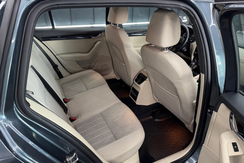  Ponuka vozidiel / Škoda Octavia Combi 2.0 TDI Ambition DSG - video