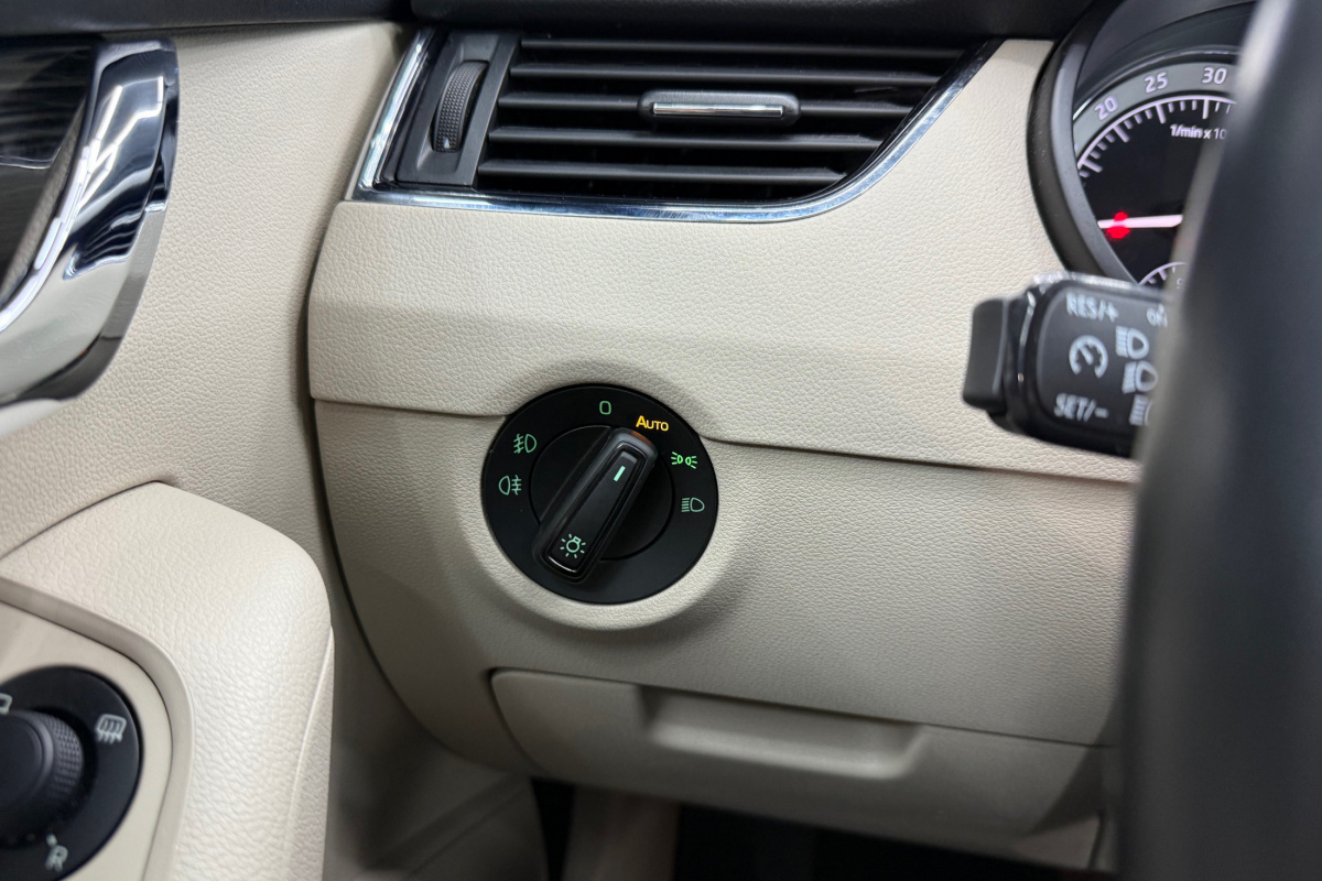 Ponuka vozidiel / Škoda Octavia Combi 2.0 TDI Ambition DSG - video