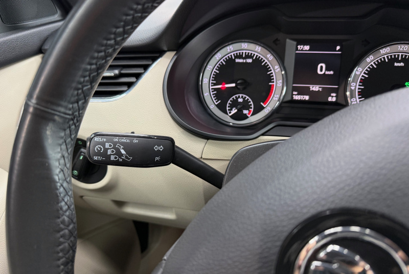  Ponuka vozidiel / Škoda Octavia Combi 2.0 TDI Ambition DSG - video