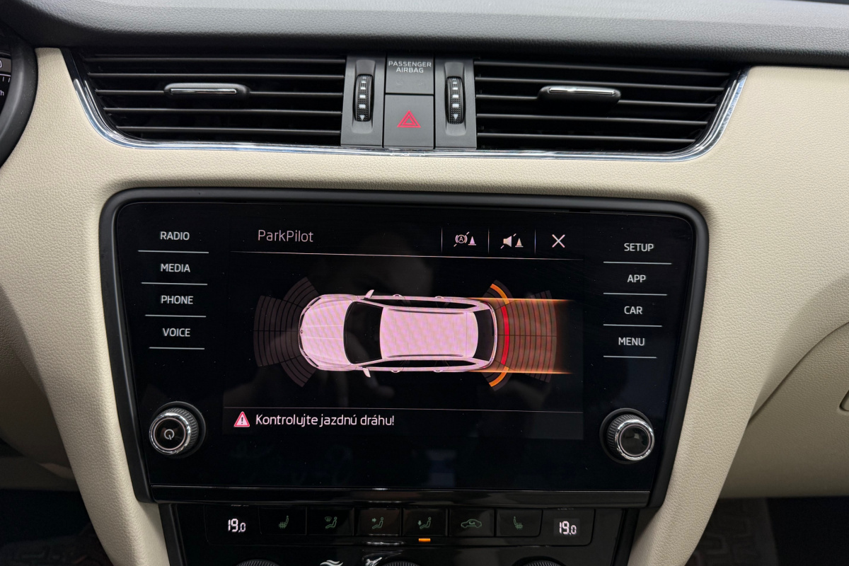 Ponuka vozidiel / Škoda Octavia Combi 2.0 TDI Ambition DSG - video