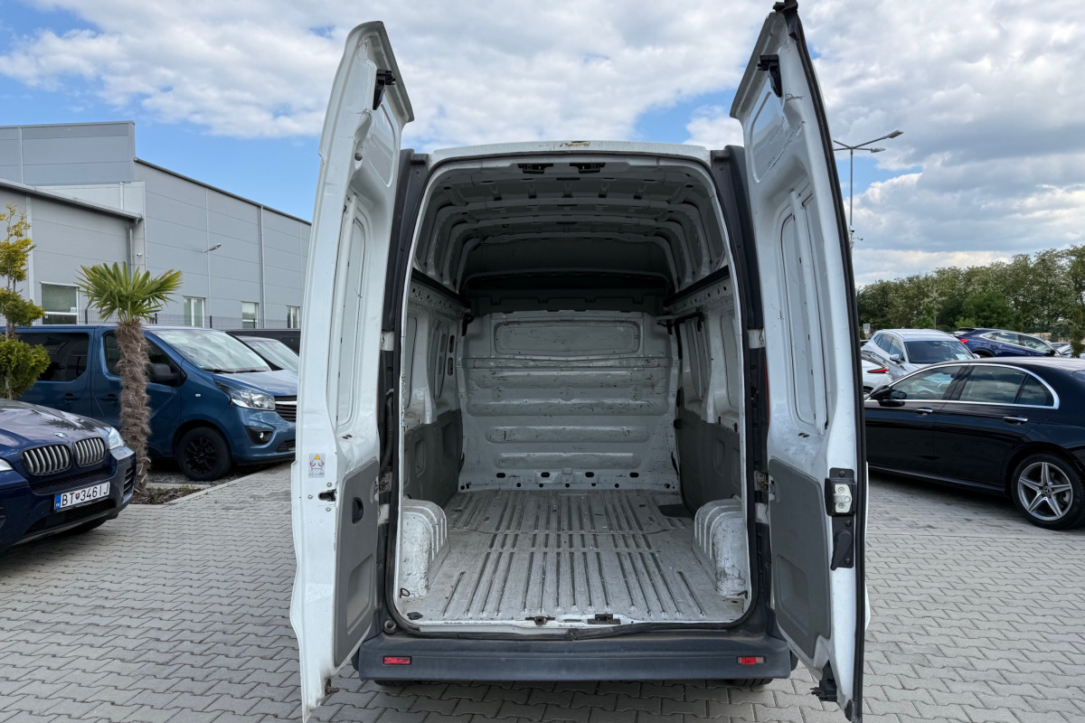 Ponuka vozidiel / Renault Trafic Furgon 2.0 dCi 115k L1H1P1 - video