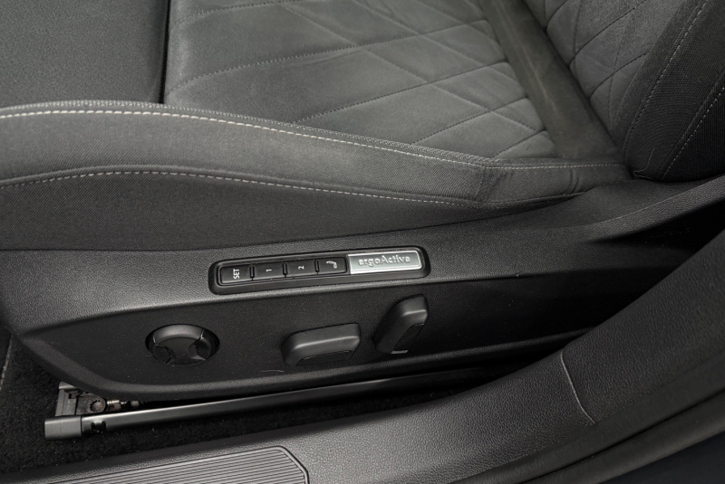  Ponuka vozidiel / Volkswagen Golf 2.0 TDI Style DSG - video
