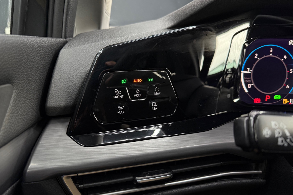 Ponuka vozidiel / Volkswagen Golf 2.0 TDI Style DSG - video
