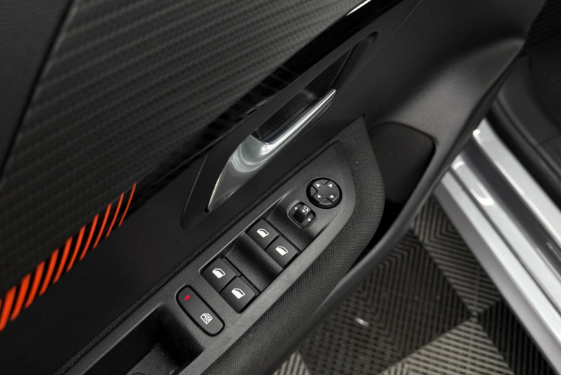  Ponuka vozidiel / Peugeot 208 1.2 PureTech 100 Active Pack EAT8 - video