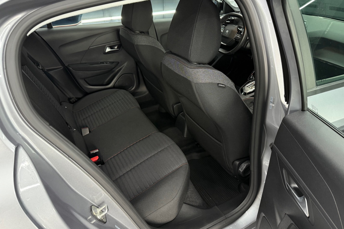 Ponuka vozidiel / Peugeot 208 1.2 PureTech 100 Active Pack EAT8 - video