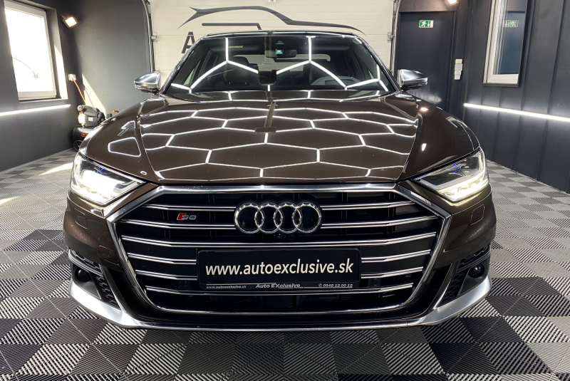  Ponuka vozidiel / Audi S8 4.0 TFSI QUATTRO - video